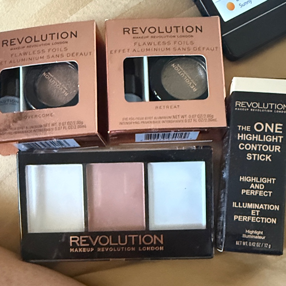 Revolution Highlighter Palette and Singles - Rose Gold, Champagne, Peach. BUNDLE